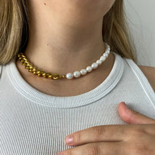 Load image into Gallery viewer, Beatriz Necklace
